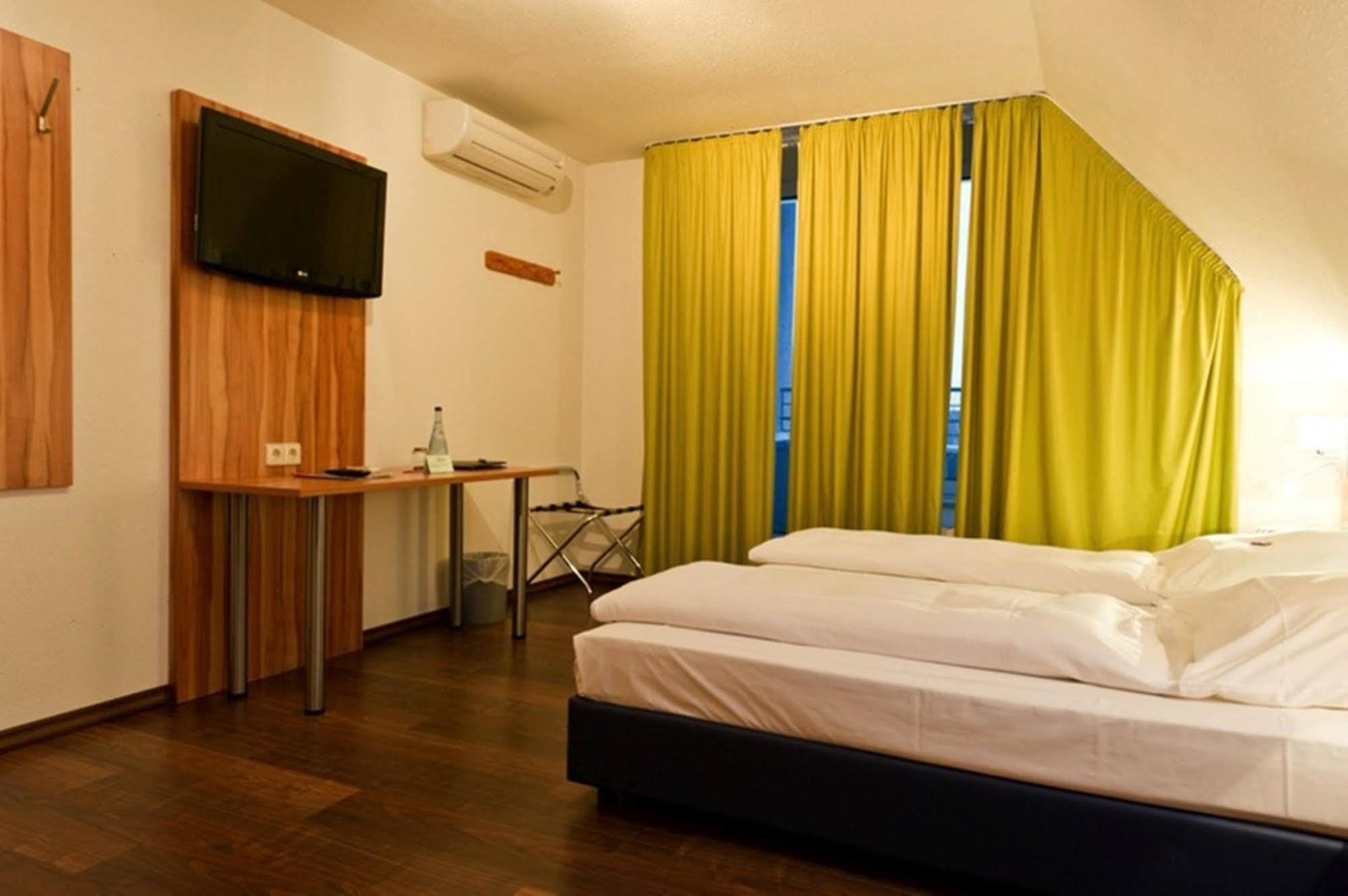 Hotel Domino Štutgart Exteriér fotografie
